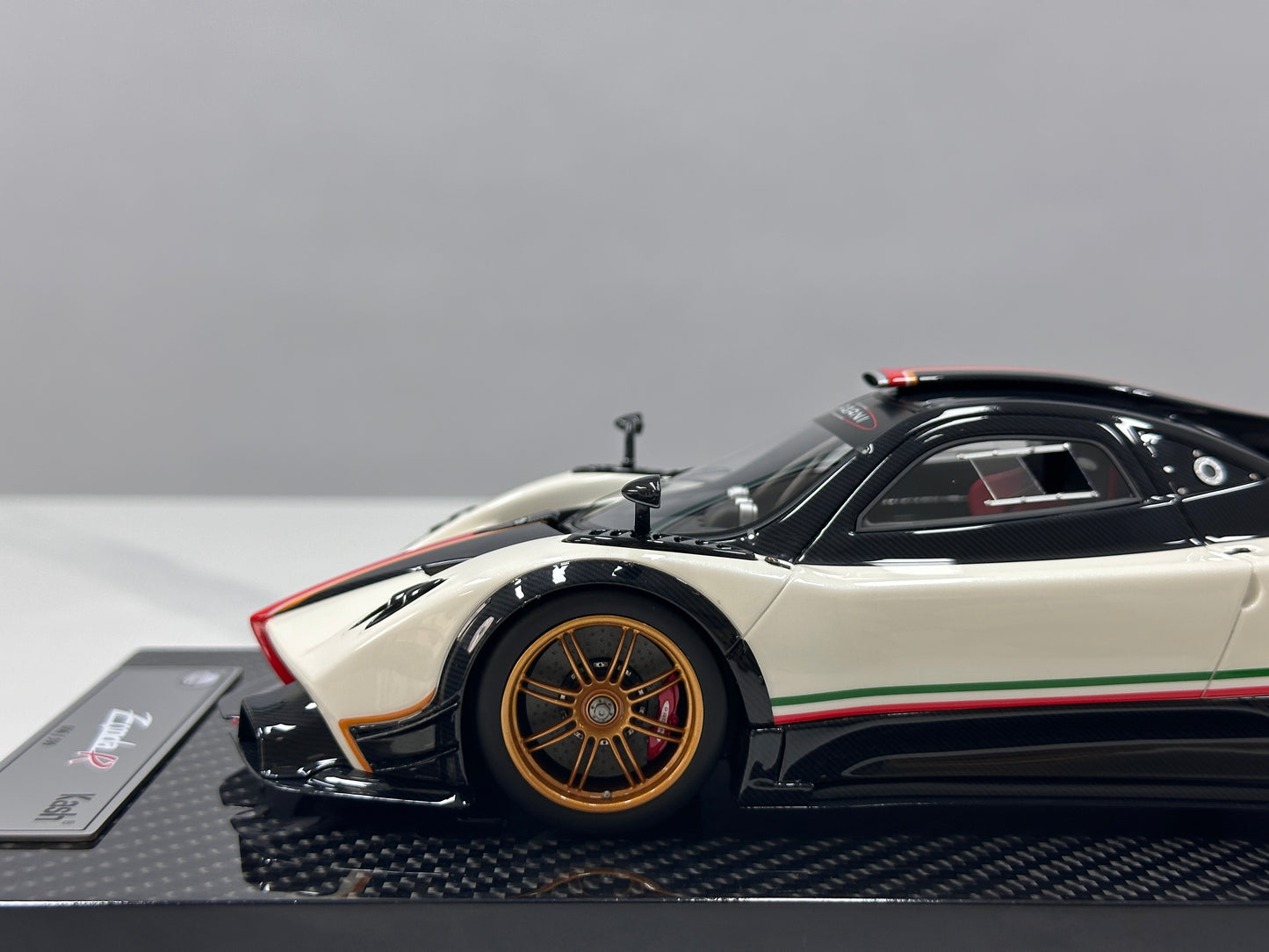 KASH MODEL 1/18 Pagani Zonda R Warm Pearl White KPZR003