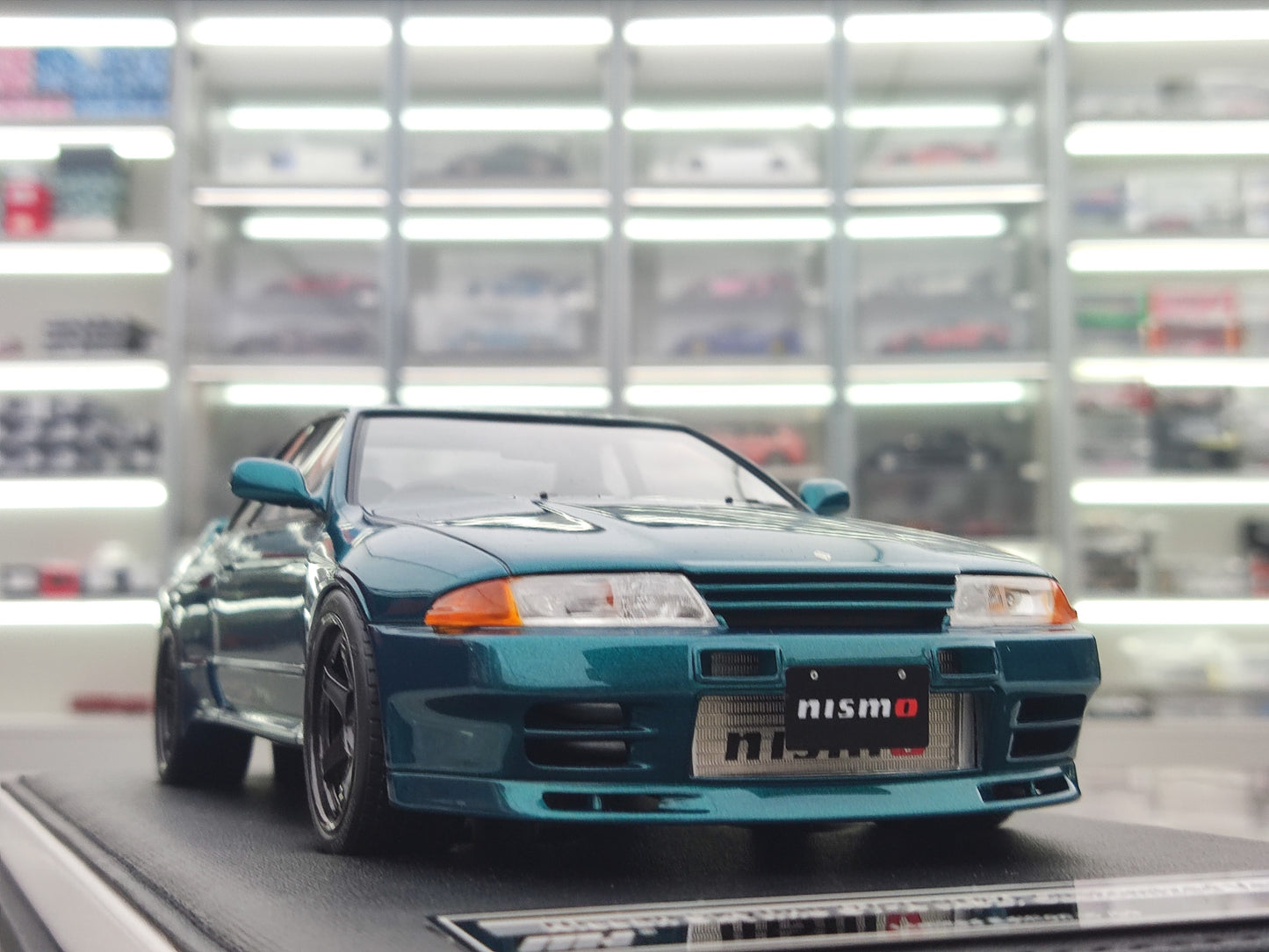 MOTORHELIX 1/18 Nissan Skyline GT-R (R32) Customized Version Midnight Green MH324