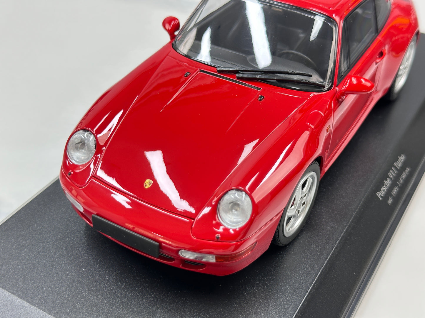 MINICHAMPS 1/18 Porsche 911 (993) Turbo (1995) Red 155061170