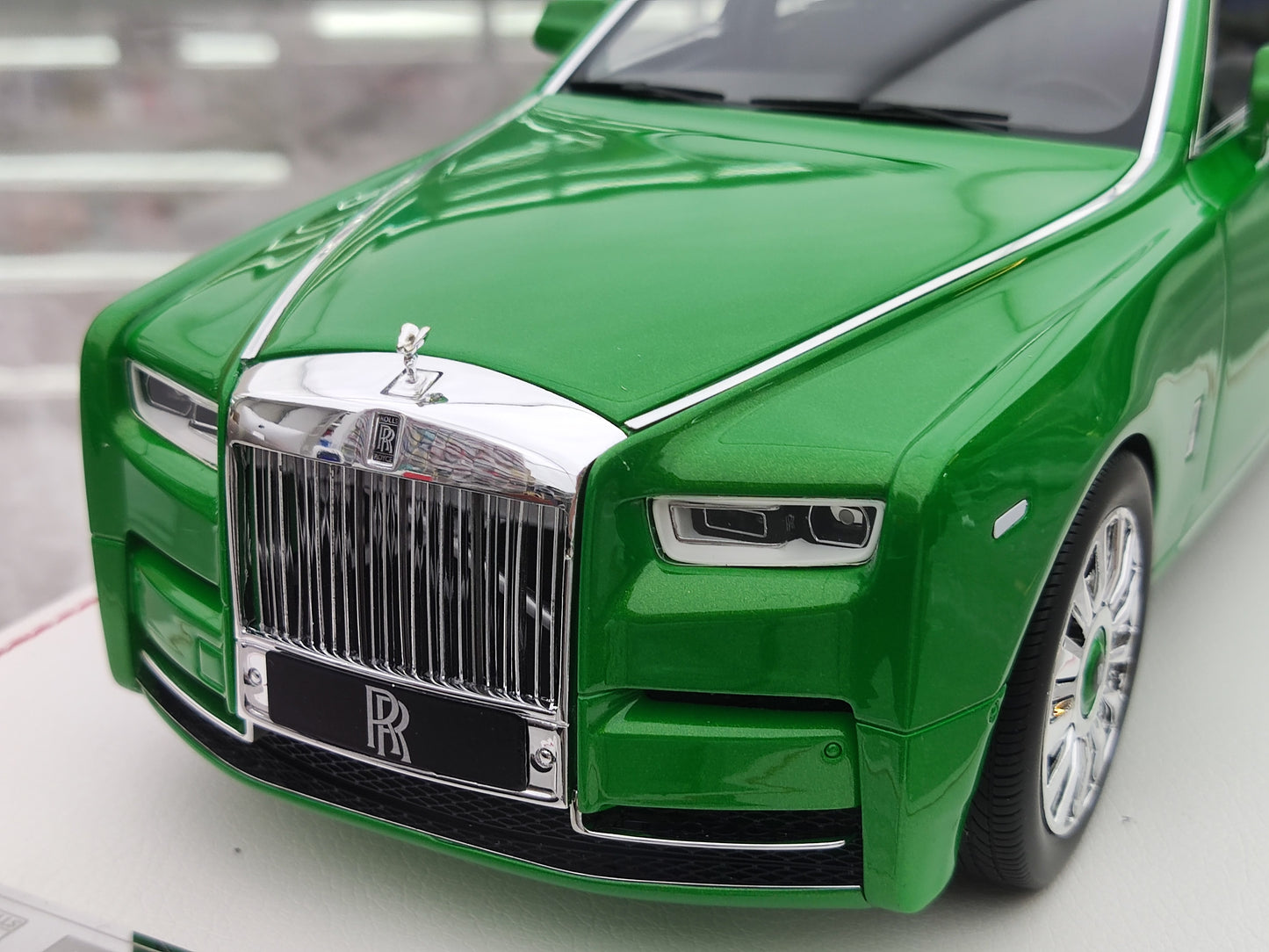 SC 1/18 Rolls-Royce Phantom VIII Electroplated Green, priced at 2980 JS-SC005