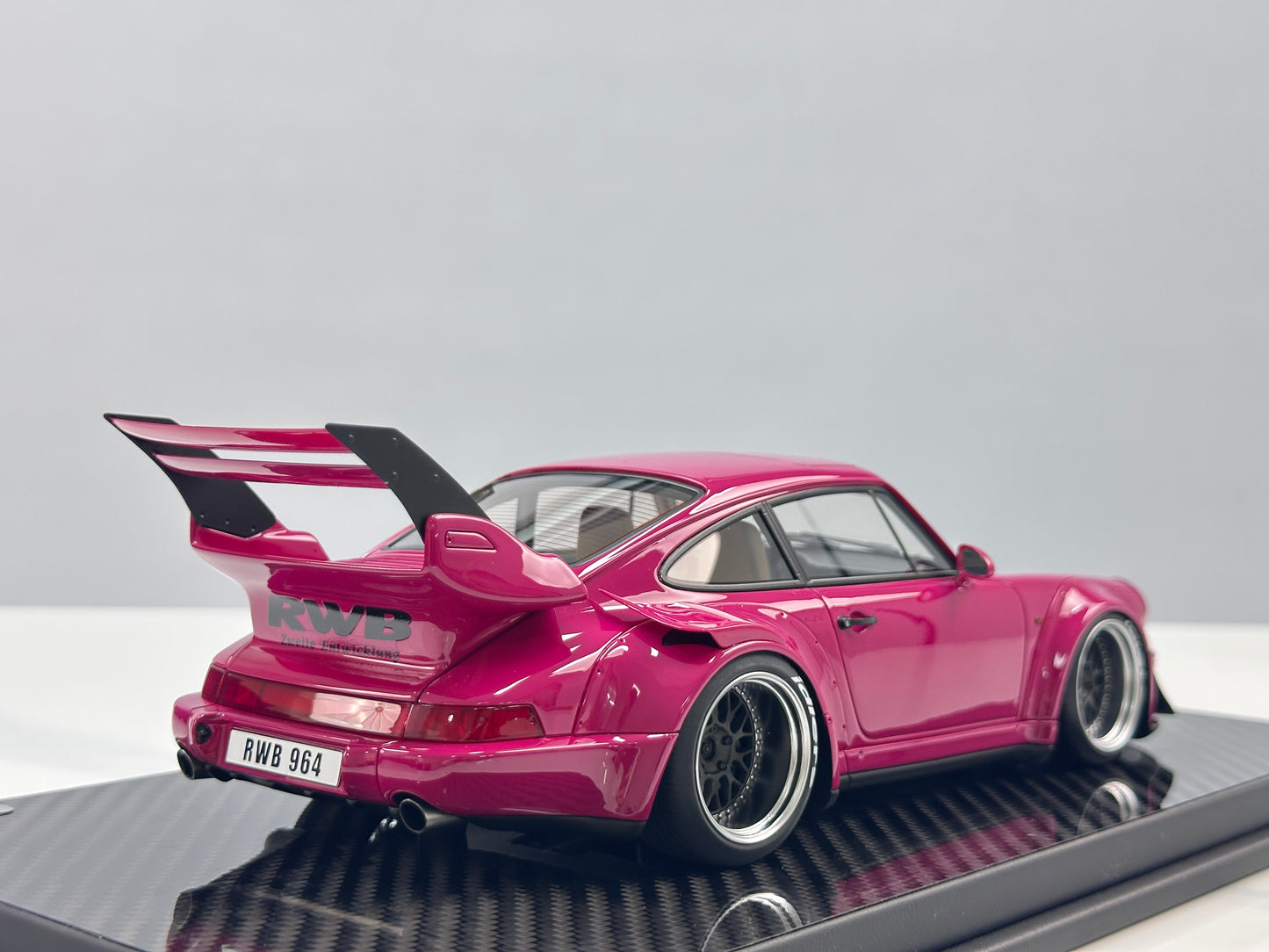 TGM Model 1/18 Porsche RWB 964 – Rose Pink (TGM007)