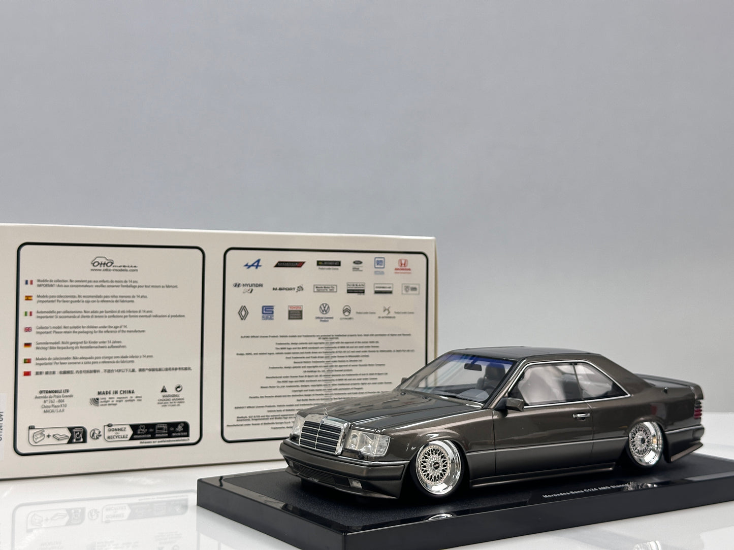 OTTO 1/18 Mercedes-Benz C124 AMG "Stance" – Anthracite Grey (OT1241)