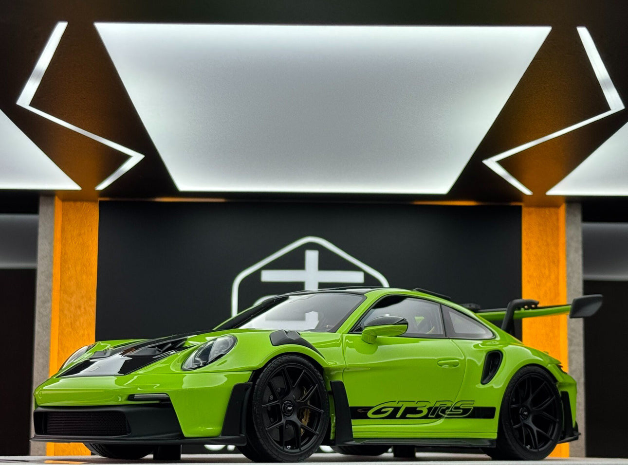 HH Model 1/18 Porsche 992 GT3 RS Apple Green HH532