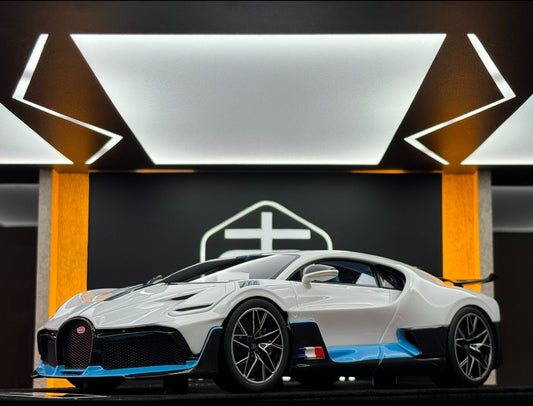 HH Model 1/18 Bugatti Divo Snow Mountain White HH508