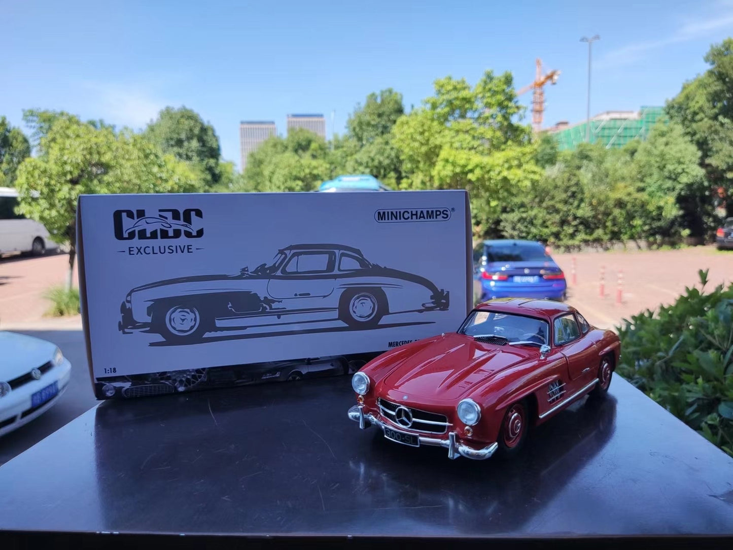 MINICHAMPS 1/18 Mercedes-Benz 300SL, fully opening parts, red. 183039004