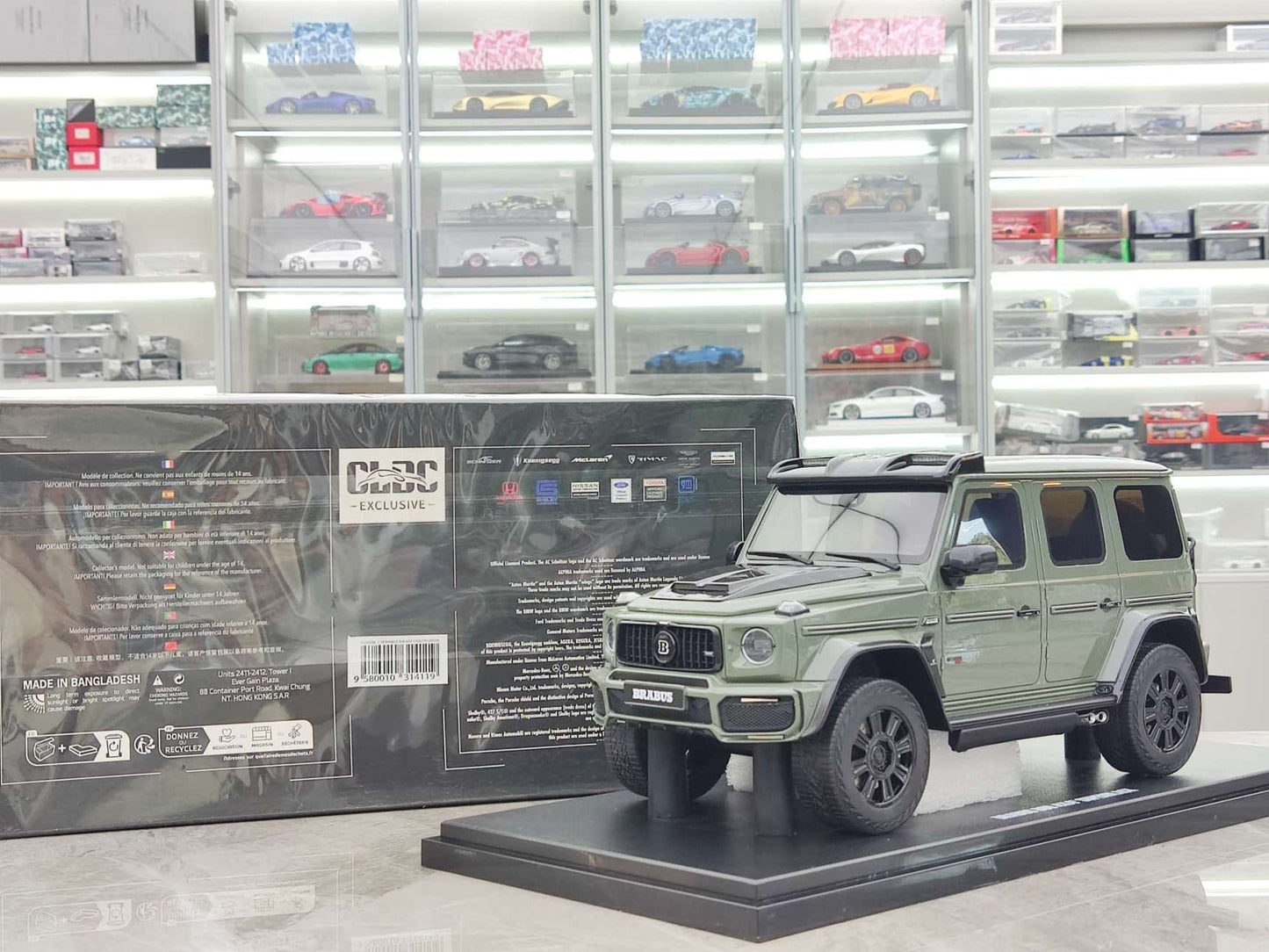 GT Spirit 1/18 Brabus 800 4x4 Stealth Green CLDC036