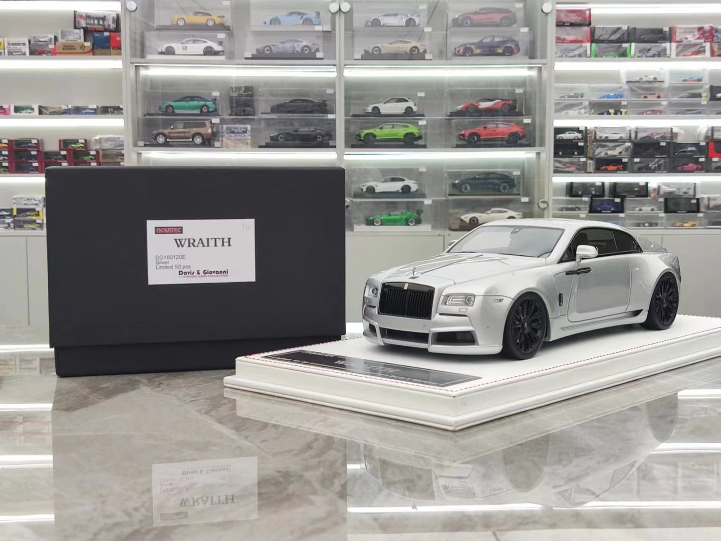 DG 1/18 Rolls-Royce Wraith Silver Resin Model Car DG180120E