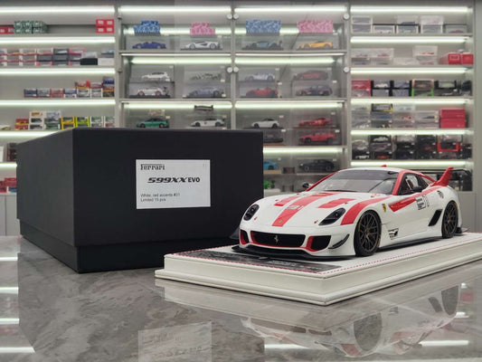 DG 1/18 Ferrari 599XX EVO #31 White/Red Livery DG215