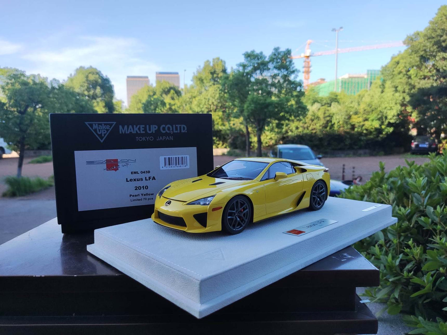 MAKEUP 1/18 Lexus LFA Yellow EML043D