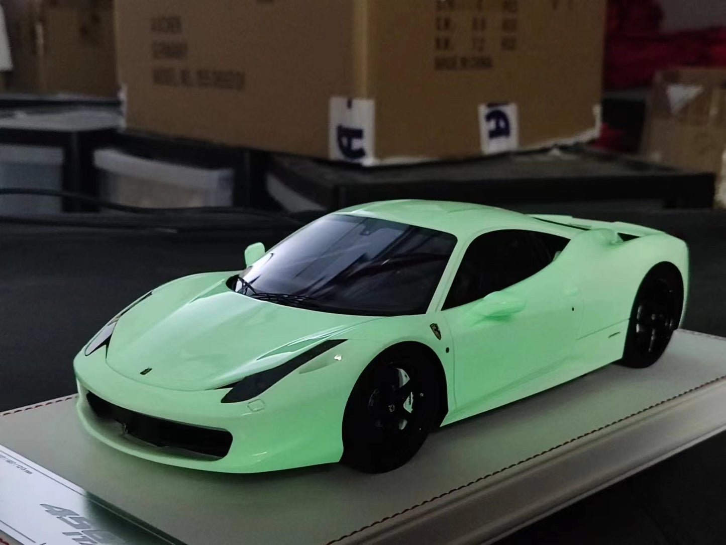 DINOMDOEL 1/18 Ferrari 458 (White Base, Green Glow-in-the-Dark) F012A