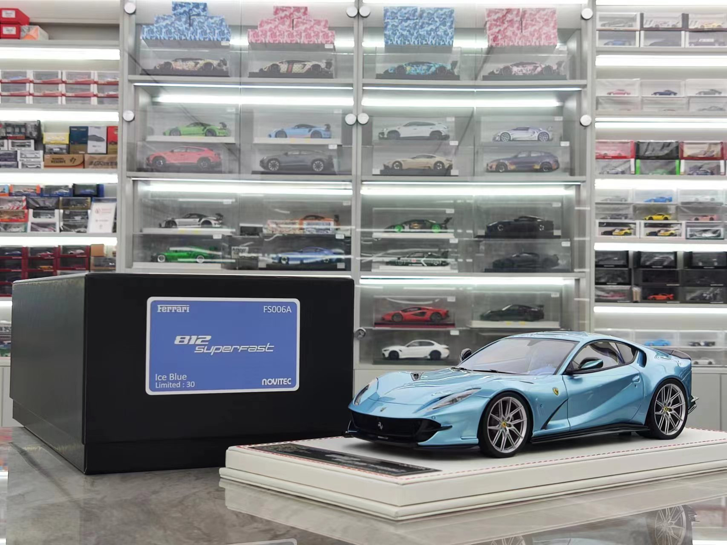 DINOMDOEL 1/18 Ferrari 812 – Ice Blue (White Base) – FS006A