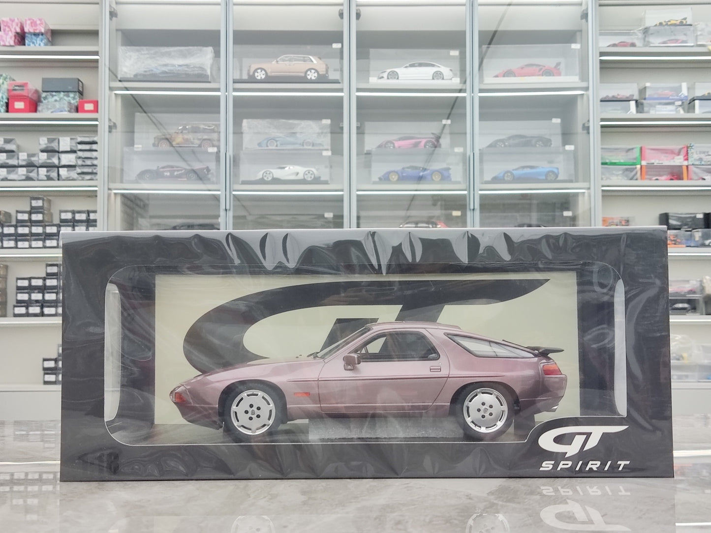 GT Spirit 1/18 Porsche 928 S Pink GT524