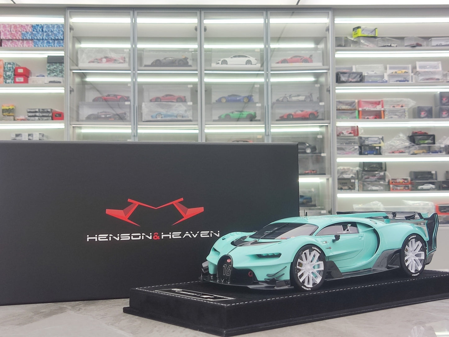 HH Model 1/18 Bugatti Vision GT – Tiffany Blue (Die-cast) – HH480